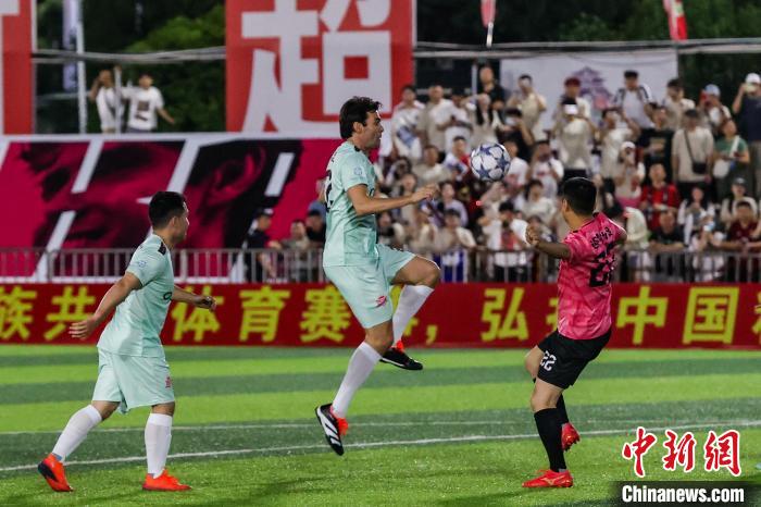 世界足球先生卡卡现身贵