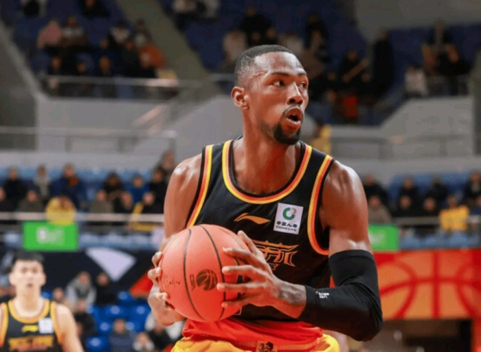 哈里·贾尔斯砍37+19创个人最佳 率领江苏男篮内线