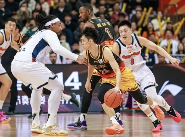 哈里·贾尔斯砍37+19创个人最佳 率领江苏男篮内线