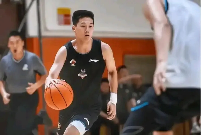 替补席新星王证关键时刻挺身而出 邱彪信任成下