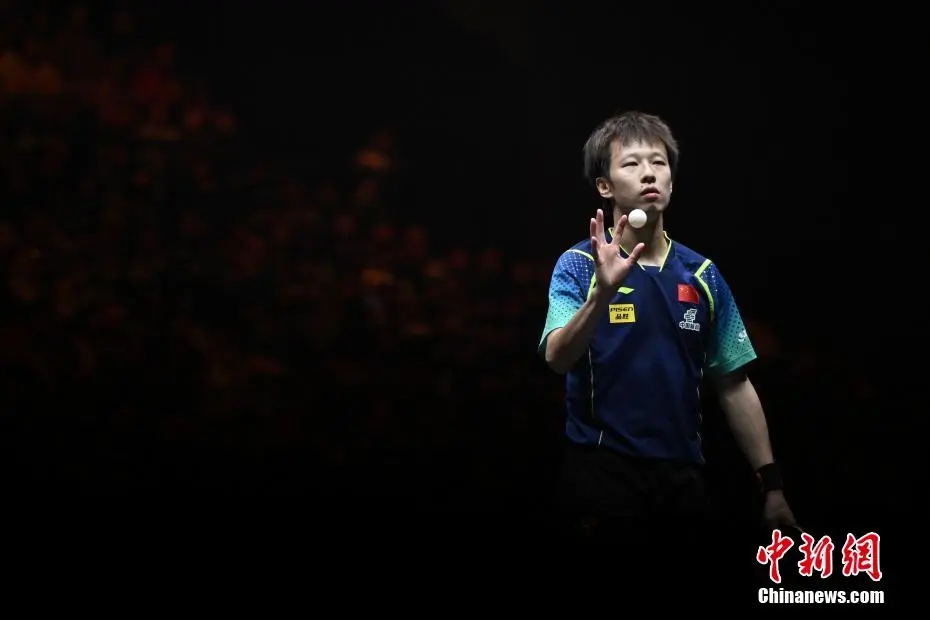 林高远捧得年度社交影响力运动员奖杯：从乒乓