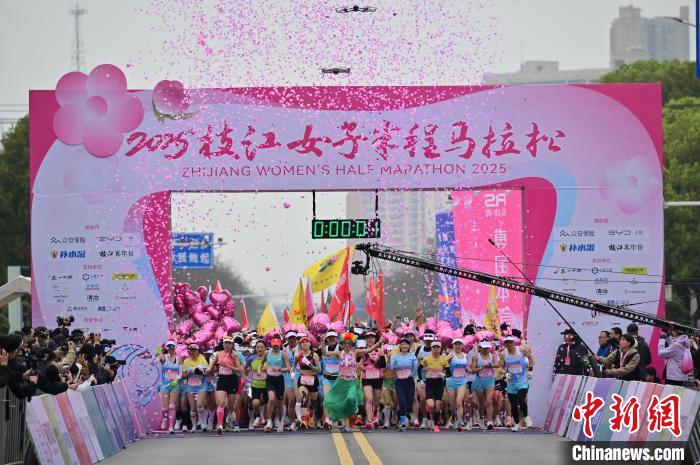 枝江女子半程马拉松鸣枪开跑 8000女性跑者共赴春
