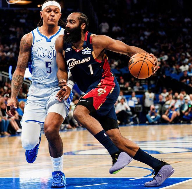 米切尔狂砍42分率骑士力克魔术送对手六连败