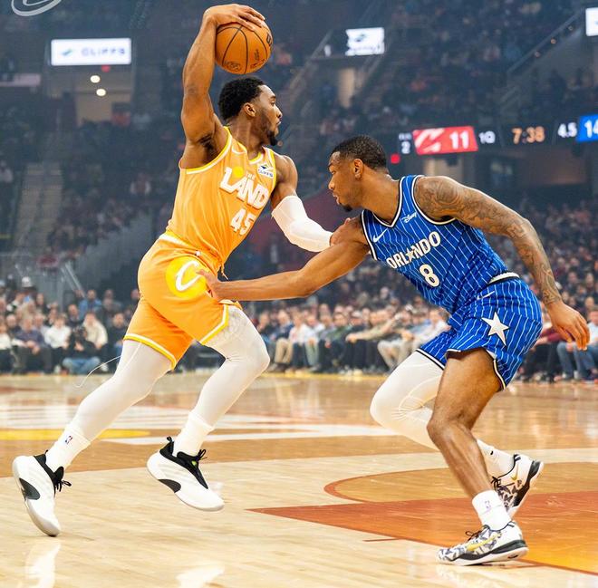 米切尔狂砍42分率骑士力克魔术送对手六连败