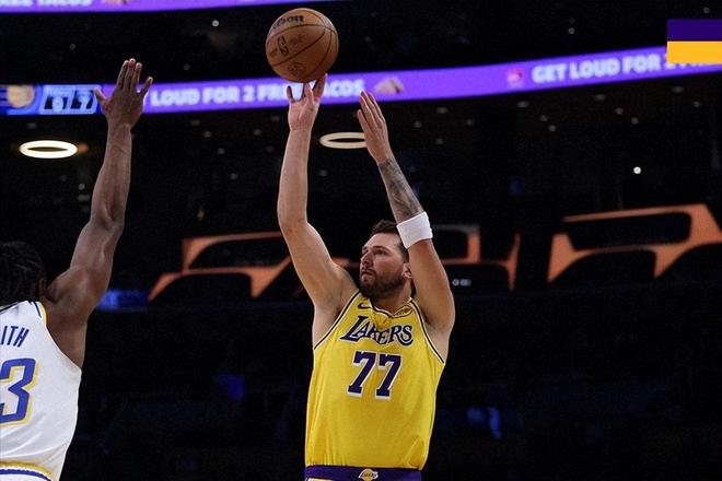 约基奇33次三双领跑联盟 掘金逆转开拓者登西部