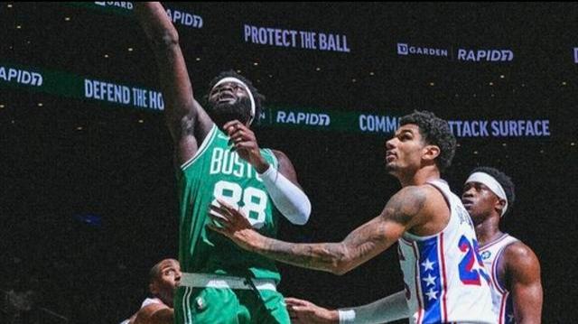 76人客场逆转凯尔特人系列赛1-1平局