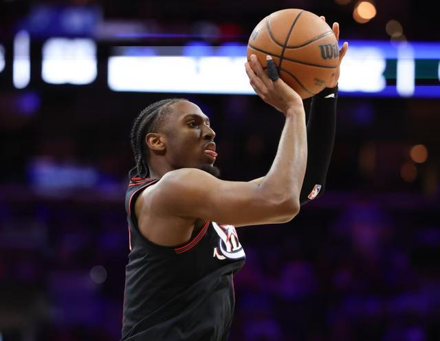 76人客场逆转凯尔特人系列赛1-1平局